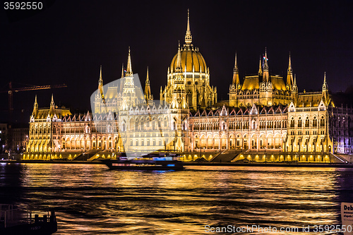 Image of Budapest Parliament building in Hungary at twilight.