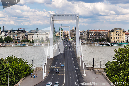 Image of Elisabeth Bridge, Budapest, frontal view