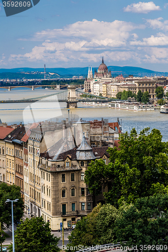 Image of Chain Bridge and Hungarian Parliament, Budapest, Hungary