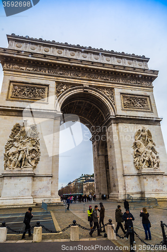 Image of Arc de Triomphe (Paris, France).