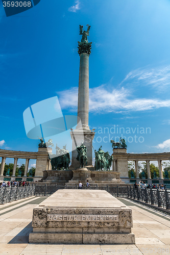 Image of Heroes square in Budapest,