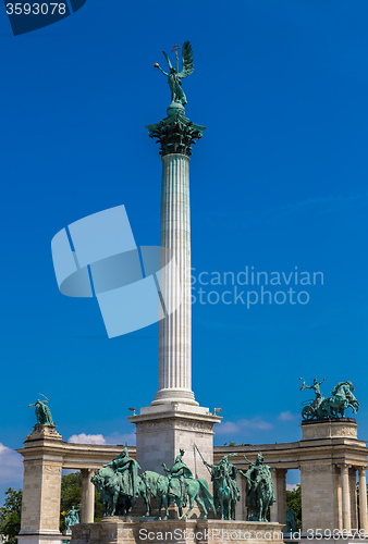 Image of Heroes square in Budapest,