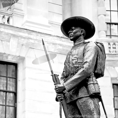 Image of marble and statue in old city of london england