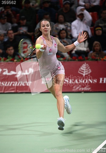 Image of Galina Voskoboeva playing Sharapova in Doha, Feb 2007