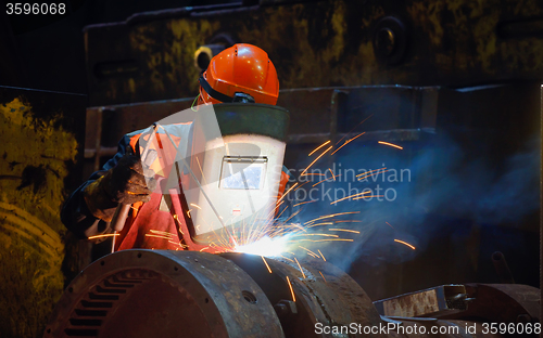 Image of Welder with protective mask 