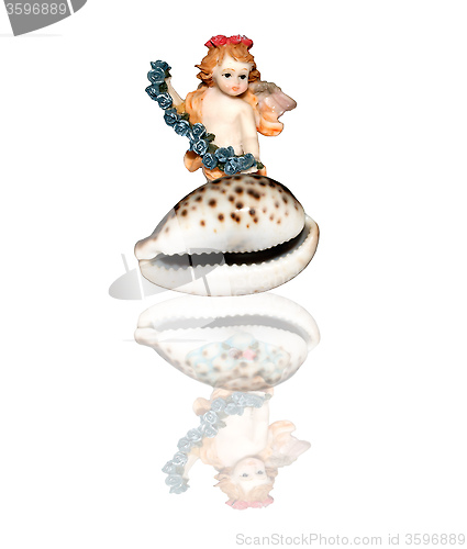 Image of cockleshell with a figure