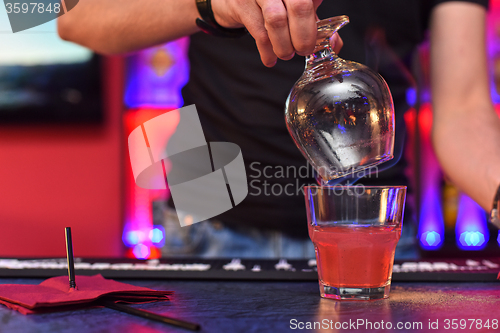 Image of Making cocktail in bar