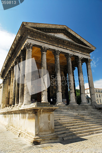 Image of Roman temple in Nimes France