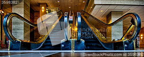 Image of wide panoramic angle of escalator flow low point