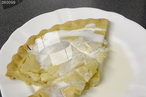 Image of apple-pie and cream