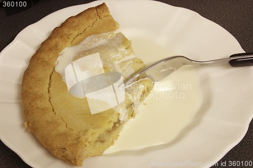 Image of apple-pie and cream