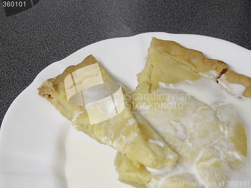 Image of apple-pie and cream