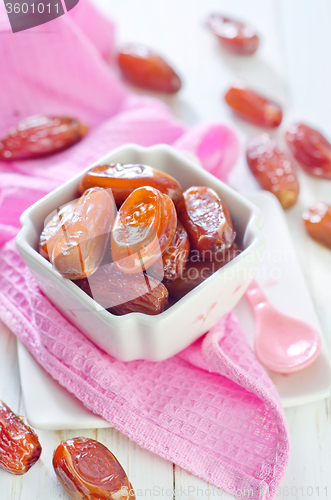 Image of dates in bowl