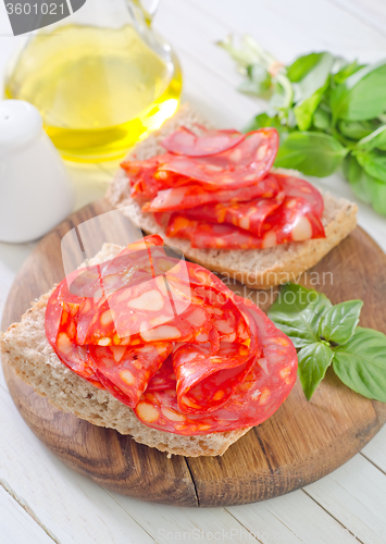 Image of bread with salami