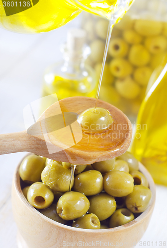 Image of green olives and oil