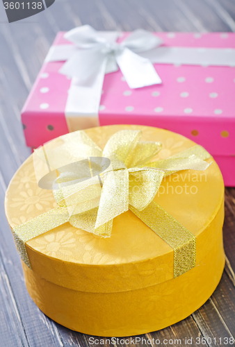 Image of box for present