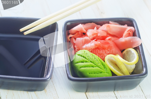 Image of wasabi and ginger in bowl