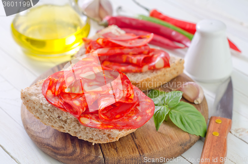 Image of bread with salami