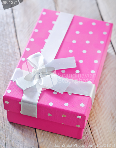 Image of box for present