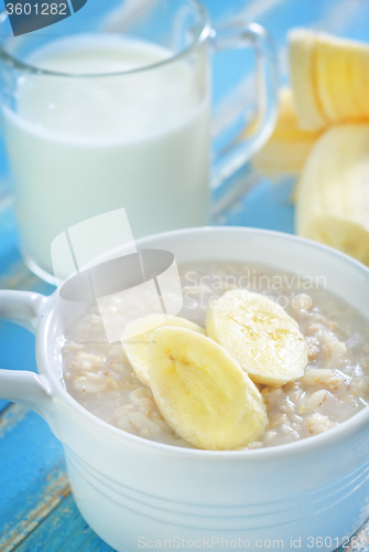 Image of oat flakes with banana