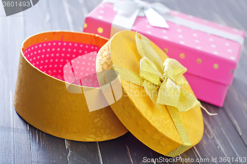 Image of box for present