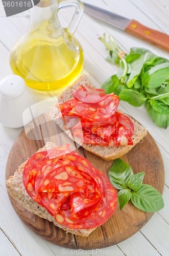 Image of bread with salami