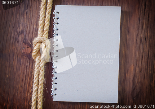 Image of note and pencils
