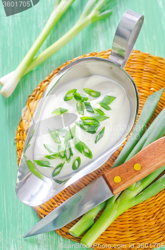 Image of sour cream with onion