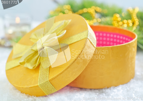 Image of box for present