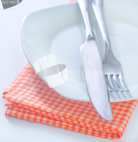 Image of fork and knife on plate