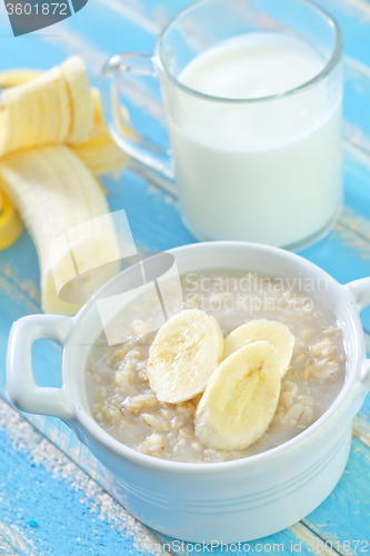 Image of oat flakes with banana