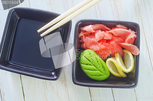 Image of wasabi and ginger in bowl