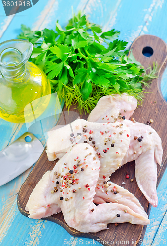 Image of raw chicken wings