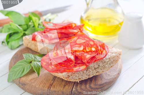 Image of bread with salami