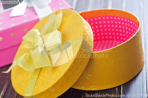 Image of box for present