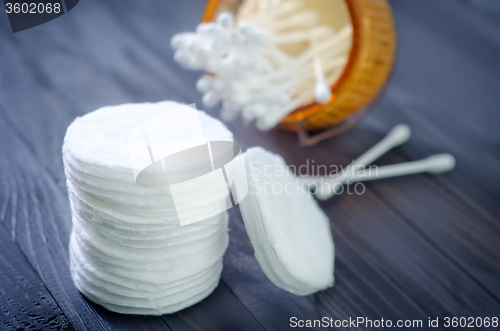 Image of cotton stick and cotton disk