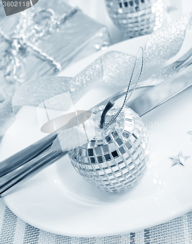 Image of place setting for christmas with star