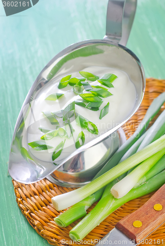 Image of sour cream with onion