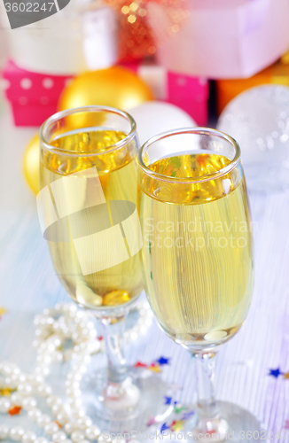 Image of champagne flutes