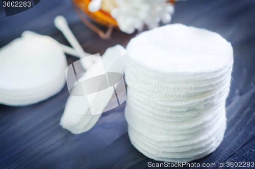 Image of cotton stick and cotton disk