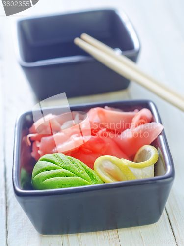 Image of wasabi and ginger in bowl