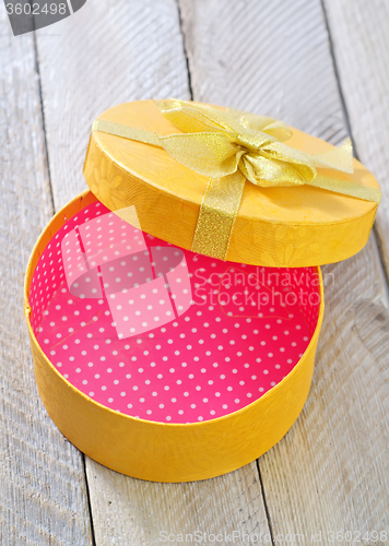 Image of box for present