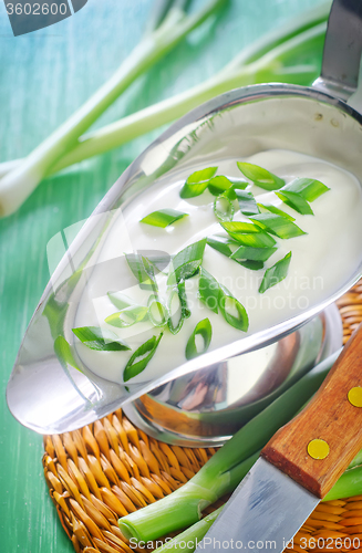 Image of sour cream with onion