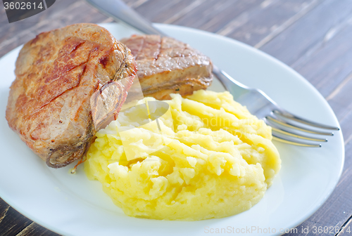Image of mashed potato and fried meat