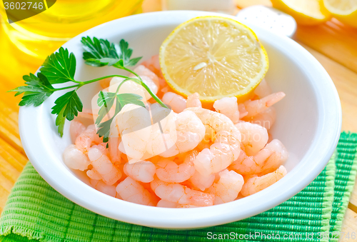 Image of boiled shrimps in the white bowl on the table