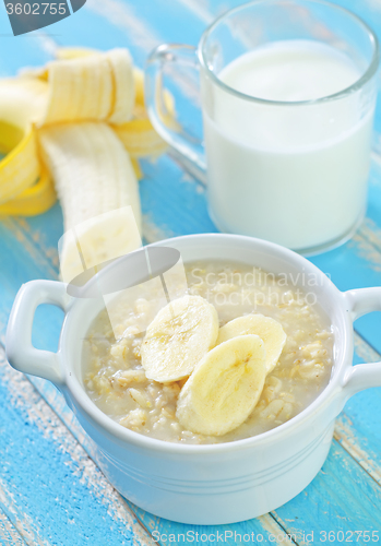 Image of oat flakes with banana