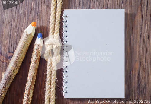 Image of note and pencils