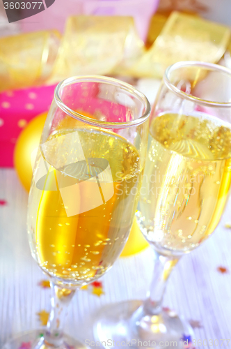 Image of champagne flutes