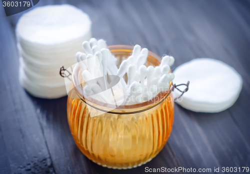 Image of cotton stick and cotton disk