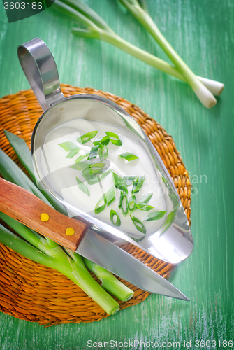 Image of sour cream with onion